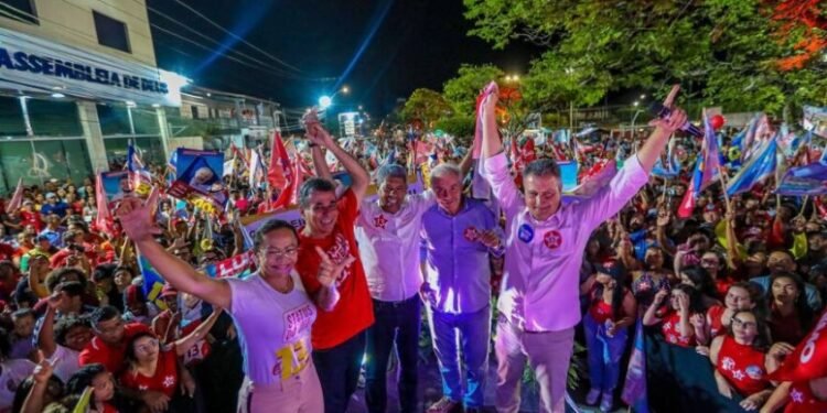 No último comício, Jerônimo promete: “Vou fazer mais que Rui e Wagner”