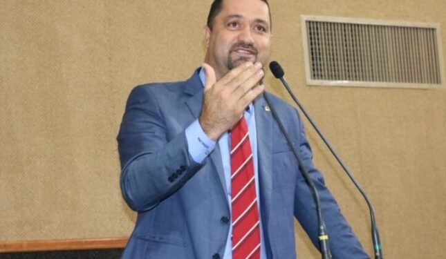 Deputado diz que Salvador só não está pior graças às obras do Estado