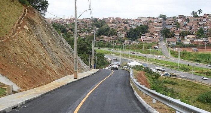 Estrada de barro e buracos é requalificada e entregue em Cajazeiras