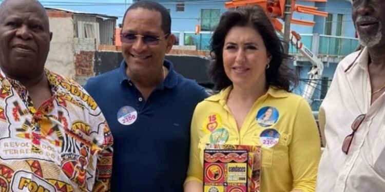 Simone Tebet percorre bairro da Liberdade e visita Associação Cultural do Illê Aiyê nesta terça-feira (13)