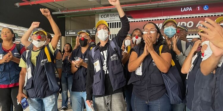 Recenseadores fazem manifestação em Salvador e iniciam estado de greve
