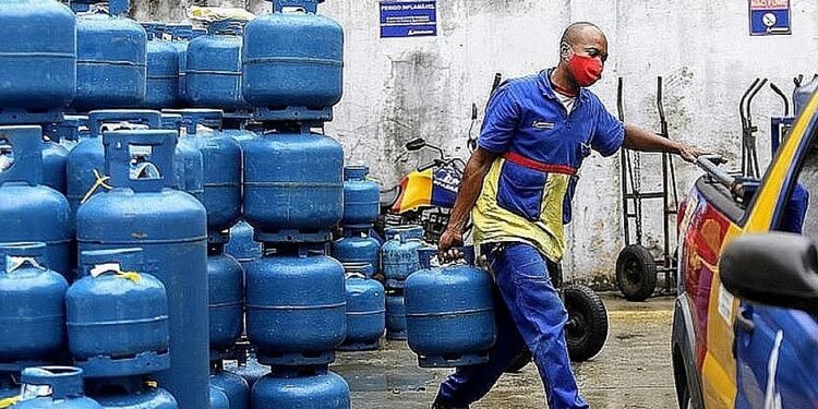 Gás de cozinha fica 6,1% mais barato na Bahia a partir desta quinta (1º)