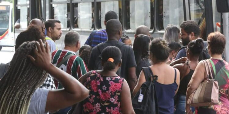 Defensoria ajuíza ação por ônibus de graça em Juazeiro e Paulo Afonso