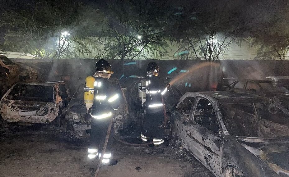 Incêndio destrói carros estacionados no pátio do Detran em Juazeiro
