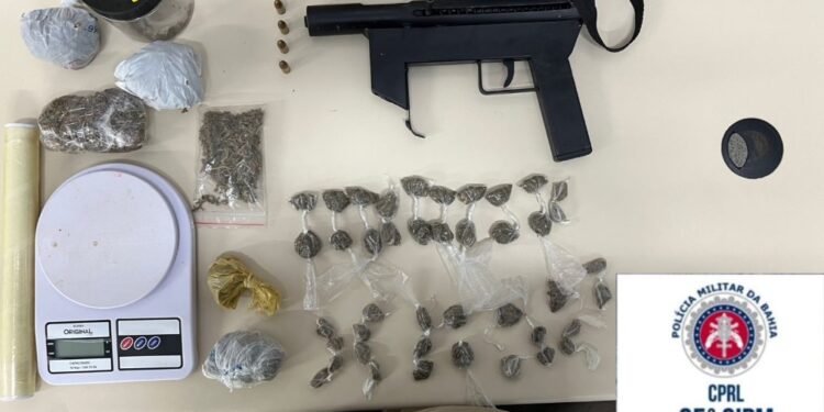 Submetralhadora e drogas são apreendidas em Feira de Santana