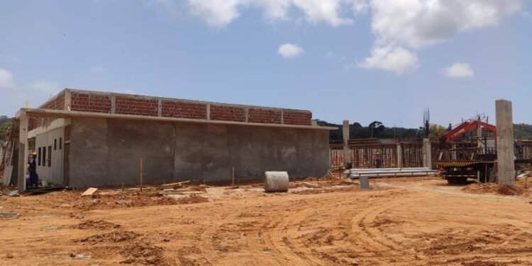 Policlínica Regional de Ilhéus já tem metade da obra física concluída