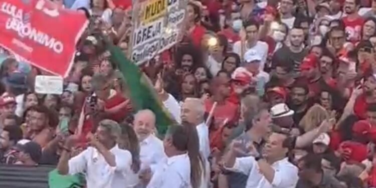 “Encerraremos outubro com a vitória do povo brasileiro e baiano”, diz Geraldo Junior na Caminhada com Lula