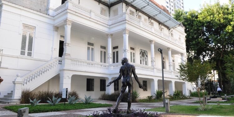 Na agenda da semana, Palacete das Artes inaugura duas exposições e sedia debate sobre humanização da criança preta