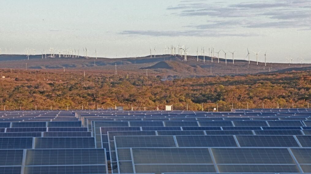 Setores eólico e solar estimam criar quase 250 mil empregos até 2027 em toda cadeia produtiva