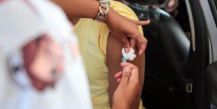 Salvador segue com postos fixos e drives para vacinação contra covid-19 nesta terça (4)