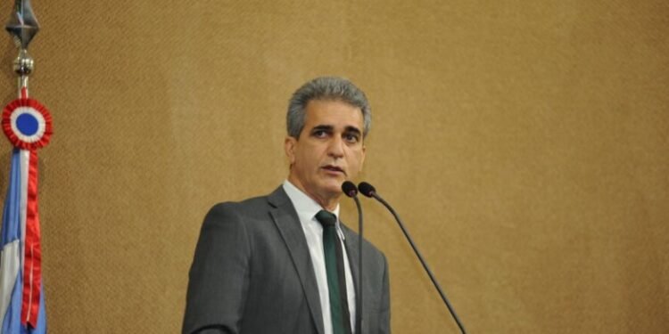 “É um fracasso o BRT de Salvador”, declara Robinson Almeida