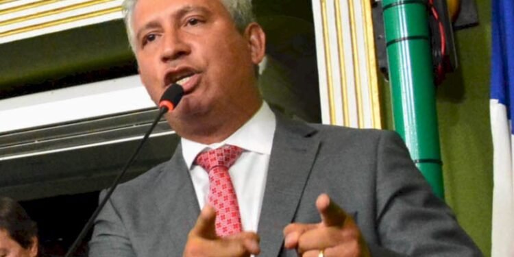 Limpurb está sendo usada para favorecer ACM Neto, denuncia Carballal