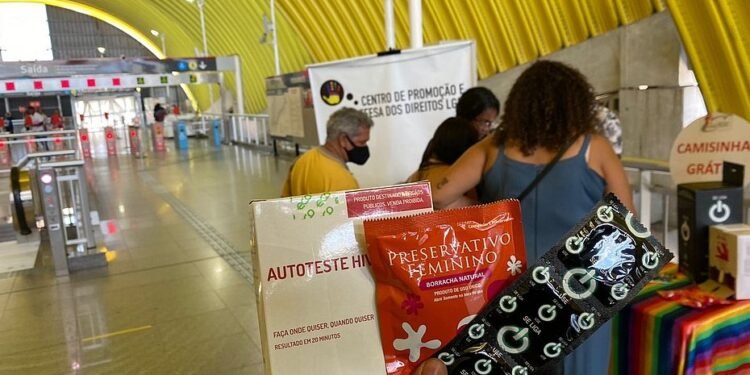 Testagem rápida e orientações sobre HIV serão oferecidas nesta segunda-feira (24) na Estação de Metrô Bairro da Paz