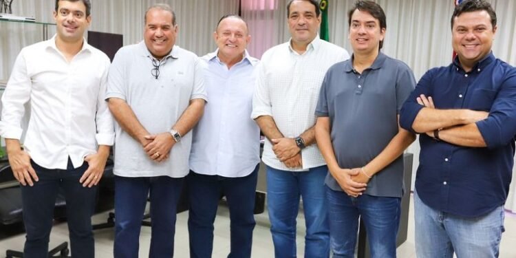 Oposição decide apoiar reeleição de Adolfo Menezes na Assembleia