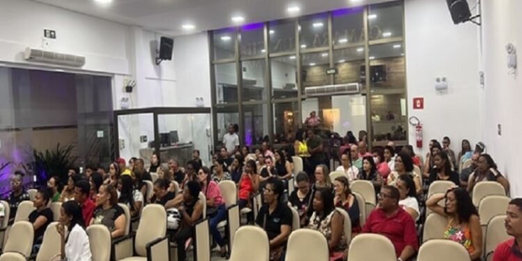 Professores da rede municipal paralisam atividades nesta sexta