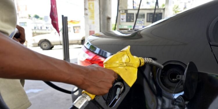 Salvador é a capital com a gasolina mais cara do Brasil, aponta ANP