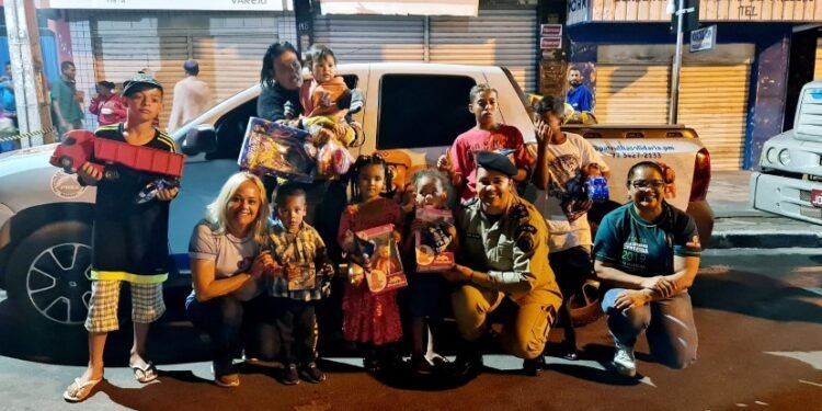 Quase 4 mil itens infantis são entregues pela Patrulha Solidária da PM