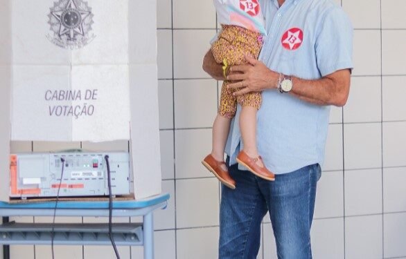 Angelo Almeida amplia votação e renova mandato de deputado estadual