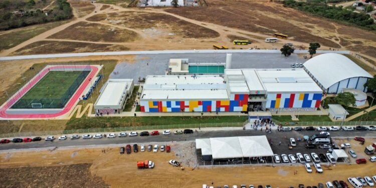 Estado inaugura colégio de tempo integral em Senhor do Bonfim e anuncia obras de infraestrutura