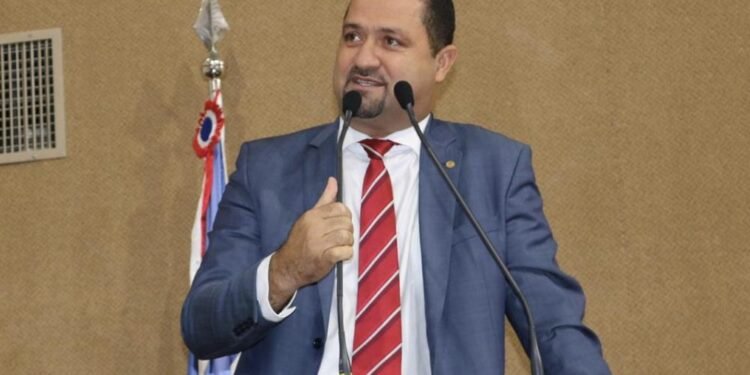 “ACM Neto vai ficar marcado pela afroconveniência”, afirma Osni