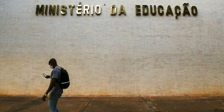 Universidades denunciam novo bloqueio de R$ 244 milhões pelo governo federal