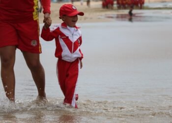 Bombeiros iniciam projeto Anjinhos da Praia em Porto Seguro