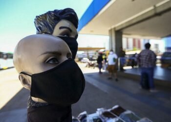 Lauro de Freitas segue decreto do Estado que exige o uso de máscara em locais fechados