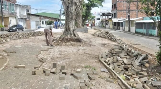 Simões Filho: Prefeitura realiza a requalificação da Praça do Galo em Santo Antônio do Rio das Pedras