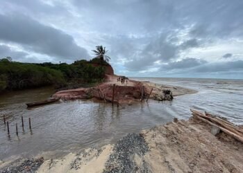 Chuva deixa três mil desabrigados na Bahia