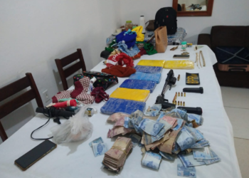 Mulher é interceptada ao entrar na Bahia com R$ 210 mil em cocaína