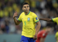 Casemiro marca golaço, Brasil vence a Suíça e se garante nas oitavas da Copa
