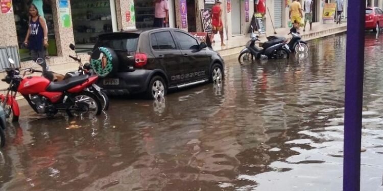 Feira de Santana: chuvas causam impacto um ano após indicação de plano