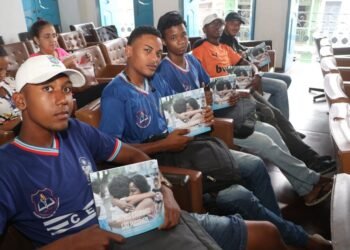 Livro ‘Outros Caminhos São Possíveis’, do programa Corra Pro Abraço, é relançado na FLICA