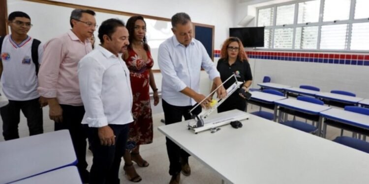 Governo da Bahia entrega novo colégio de tempo integral, no bairro de São Cristóvão, em Salvador