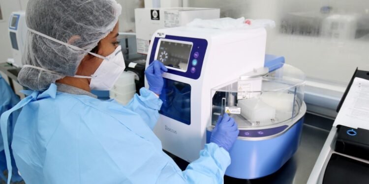 Lacen e Vigilância Epidemiológica da Bahia são homenageados pelo Ministério da Saúde em função de trabalho realizado na pandemia de Covid-19