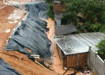 Moradores de Simões Filho acusam empresa de logística após estragos