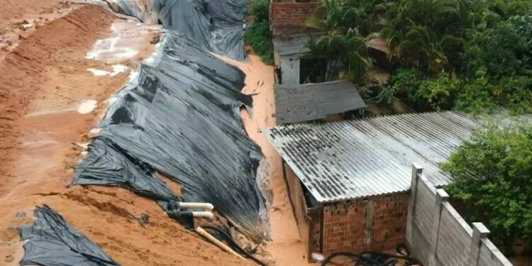 Moradores de Simões Filho acusam empresa de logística após estragos