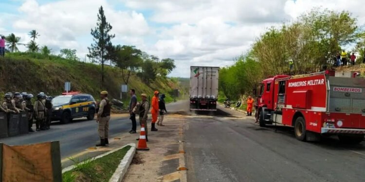 PRF da Bahia afirma que não há mais bloqueios nas estradas