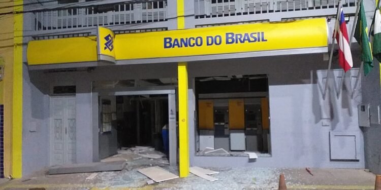 Recôncavo: agências bancárias são explodidas em Muritiba