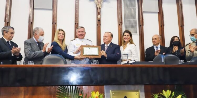 Alba concede Título de Cidadão Baiano ao Vice-Almirante Humberto Caldas da Silveira Júnior
