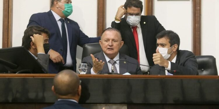 Presidente da ALBA busca acordo para pensão dos militares