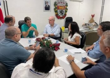 Jequié: Zé Cocá e Desenbahia firmam parceria de financiamento sem juros para empresários prejudicados pelos alagamentos