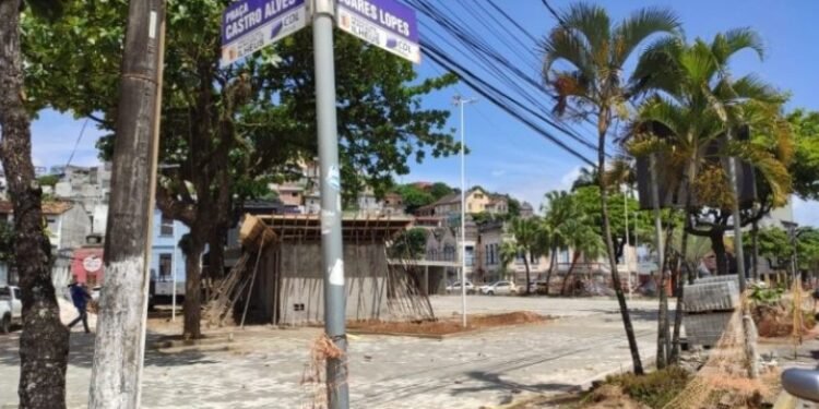 Prefeito de Ilhéus é acusado de “doar” praças públicas a apoiadores