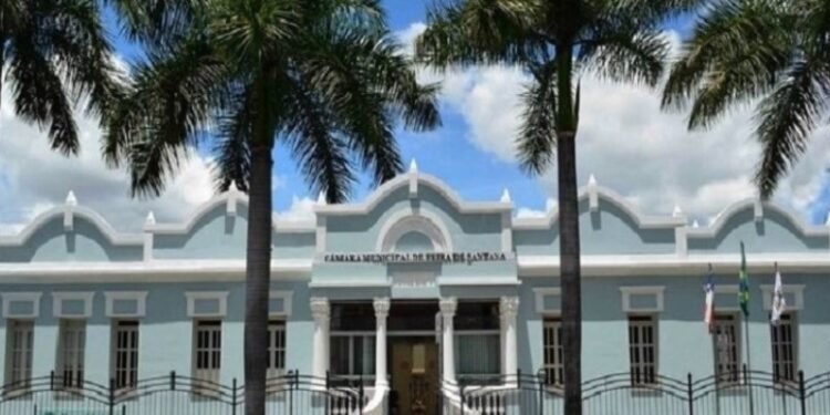 Feira de Santana: servidores da Câmara ganham abono de até R$ 2 mil