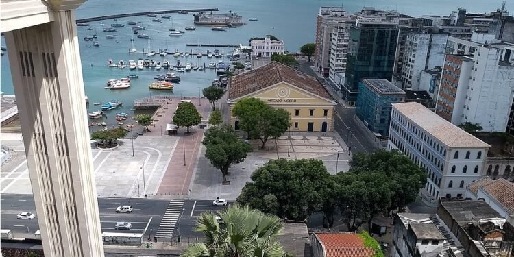 Salvador mantém a posição de maior PIB da Bahia e 2º maior do Nordeste