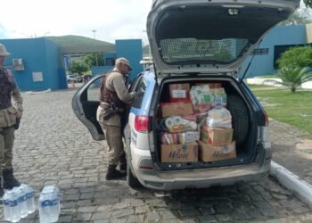 PM distribui 50 kits de alimentos para famílias em Jequié