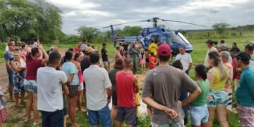 Ajuda do estado chega a áreas alagadas de helicóptero