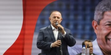 Adolfo Menezes encaminha Projeto de Lei como governador em exercício, que ele mesmo vai votar amanhã, já como chefe do Legislativo