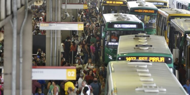 Prefeitura suspende cerca de mil gratuidades do transporte público