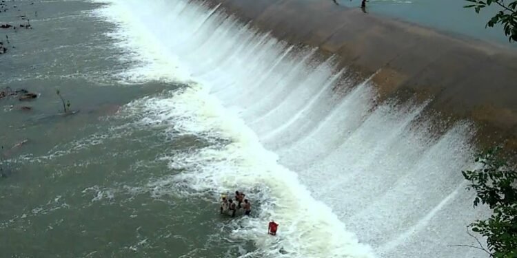 Nove barragens ultrapassam volume máximo de água na Bahia